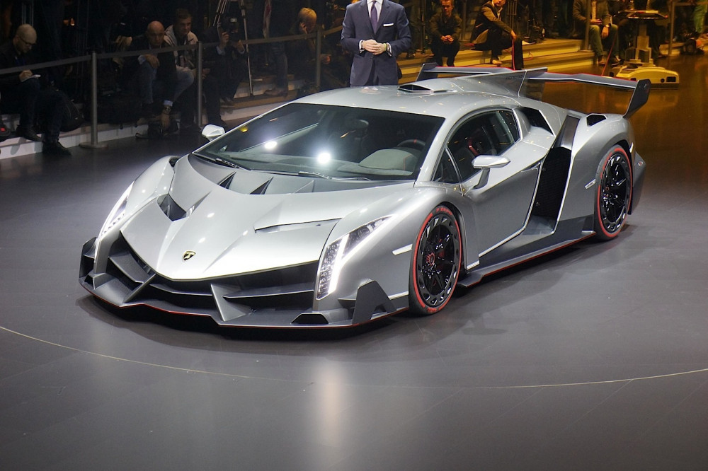 10 Awesome pics with Bull-Killer Lamborghini Veneno!