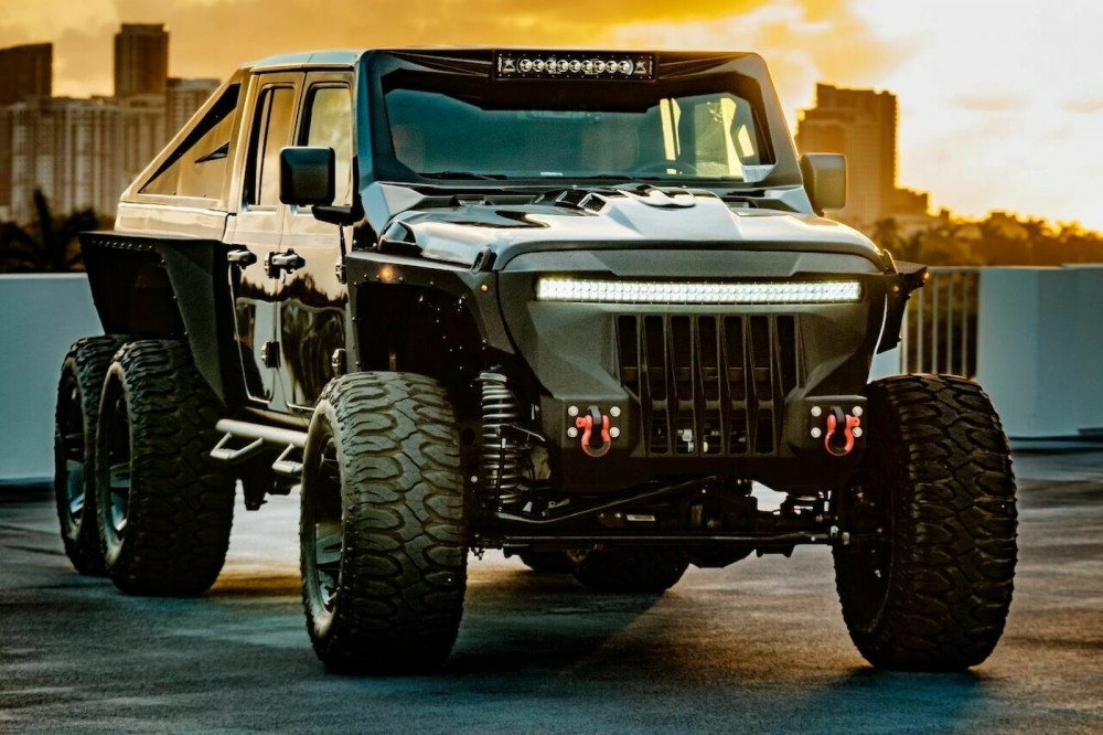 It'll Set You Back $220,000 To Own This Hemi-Powered Jeep Gladiator 6x6