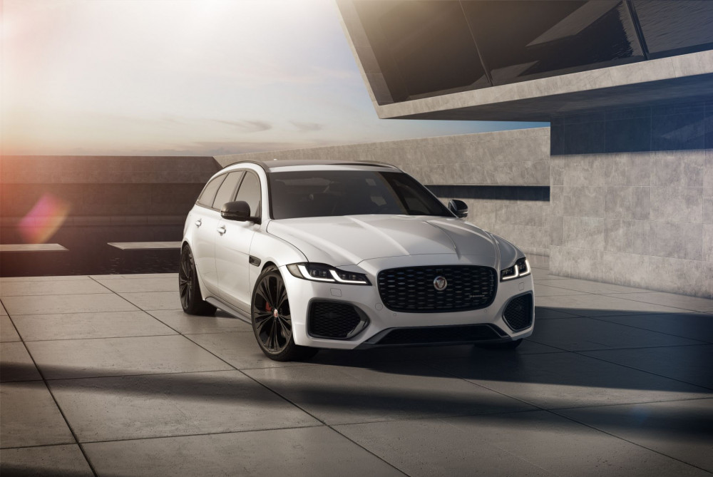 R-Dynamic Black Treatment Jaguar XE And XF