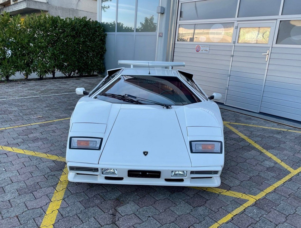 Lamborghini Countach 