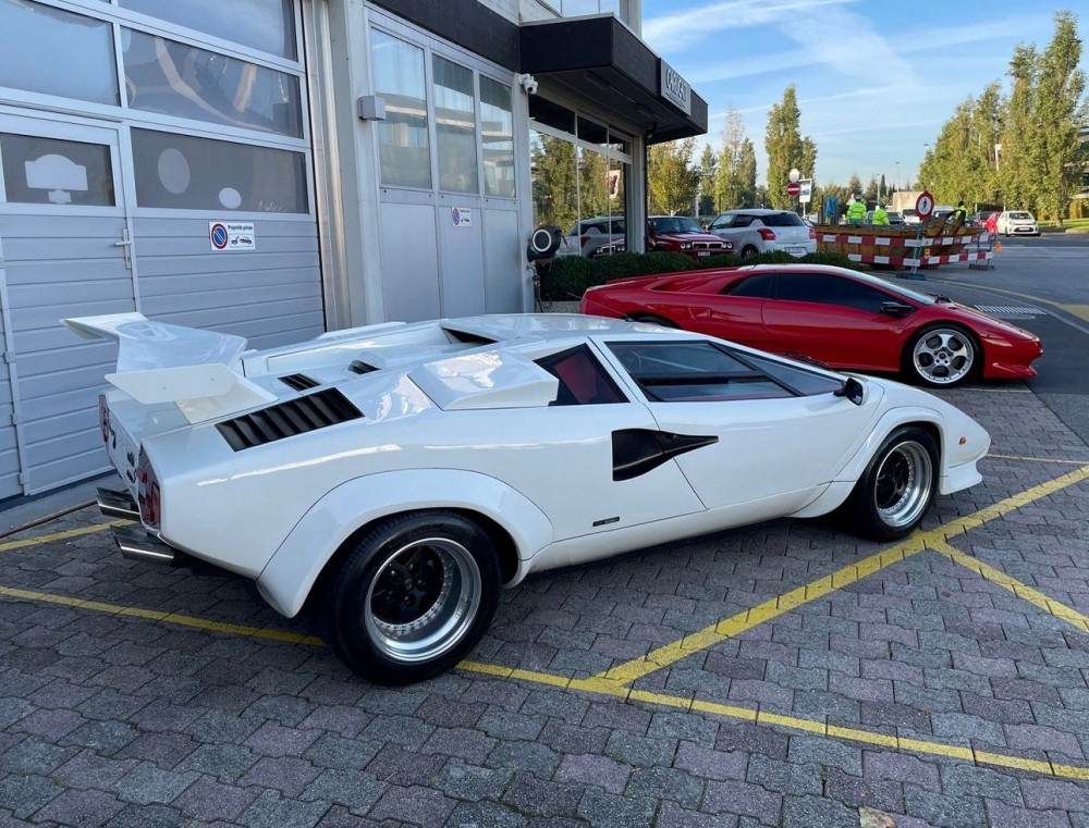 Lamborghini Countach 