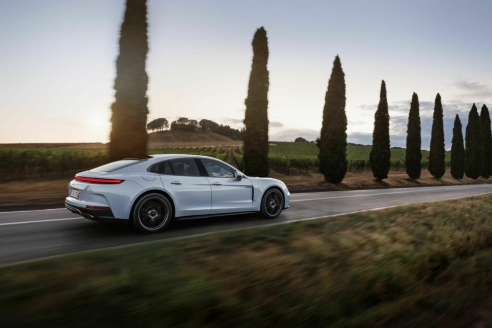 2025 Porsche Panamera Turbo S E-Hybrid