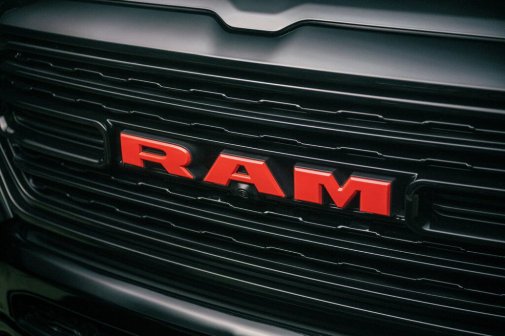 Ram 1500 Limited Edition (RAM) RED