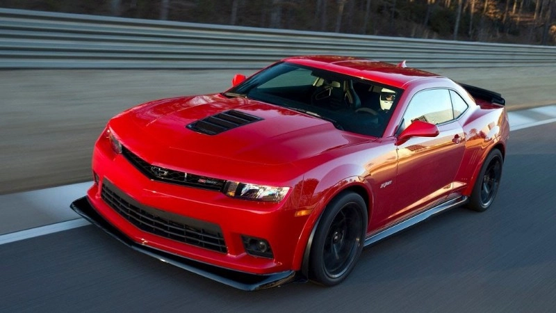 Chevrolet Camaro Z/28 and Ford Mustang Shelby GT350R