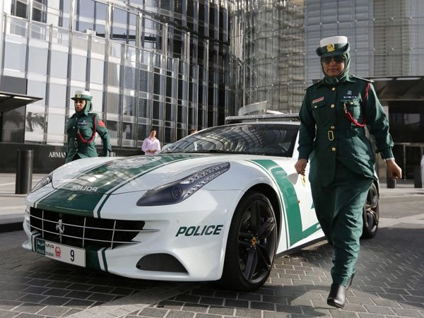 Ferrari-FF-Dubai-Police-4