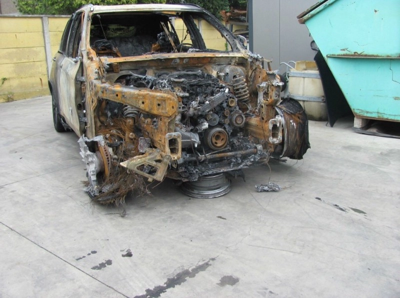 burned-bmw-x5-m50d-is-now-worth-16000_1