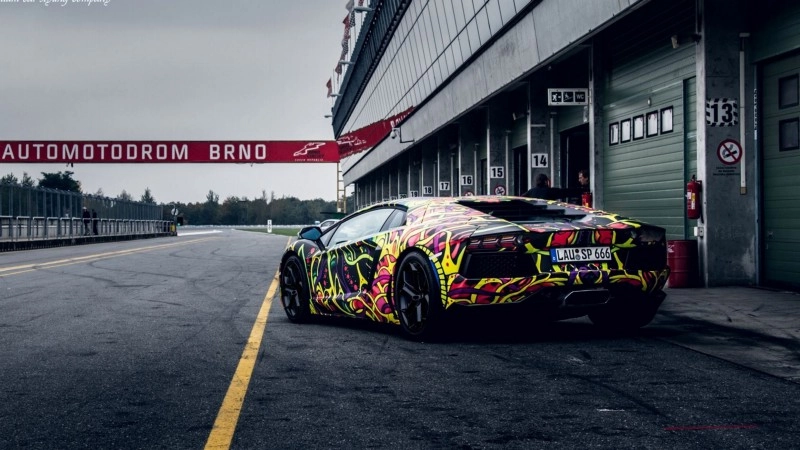 Lamborghini_Aventador _rainbow_1