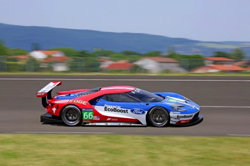 Ford-GT-Le-Mans-racer-11